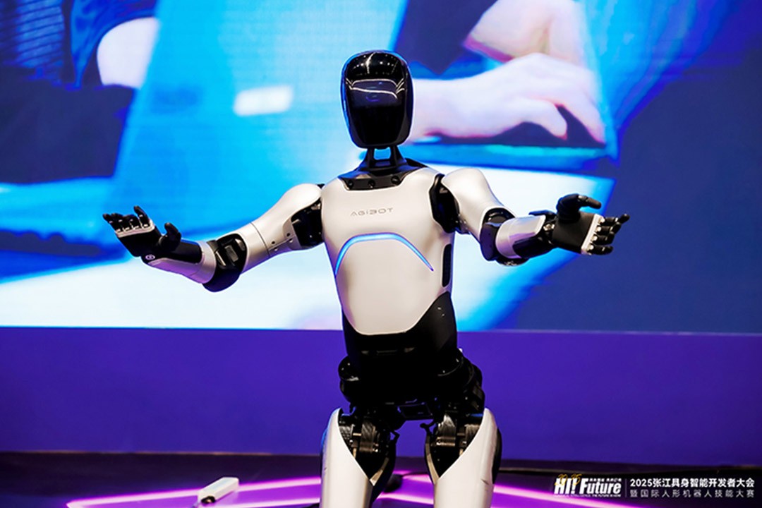 ok138cn太阳集团远征A2成全球首个同时拥有中美欧认证的人形机器人